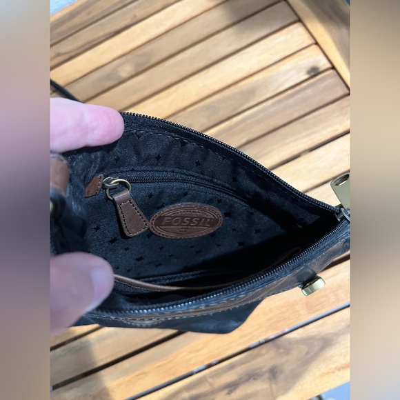🖤FOSSIL leather crossbody bag black with brass hardware 🖤 - Picture 7 of 16